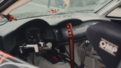 Cabina-Interior-De-Un-Coche-De-Deriva-Toyota-Gt86-Modificado-En-Una-Exhibición-De-Autos