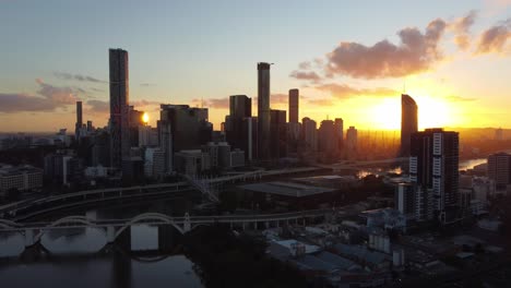 Brisbane-City-Sonnenaufgang-Drohne-Uhd