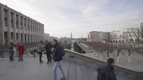 Panoramic-view-over-le-Jardin-du-Mont-des-Arts-and-the-City-Hall-tower-in-Brussels,-Belgium