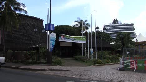 Crucero-En-La-Terminal-De-Cruceros-De-Papeete,-Tahití,-Polinesia-Francesa