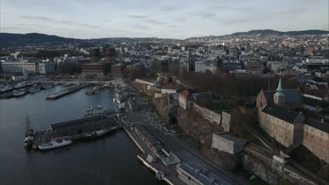 Aerial-shot-of-Oslo-Harbour-and-Akershus-Festning,-Norway
