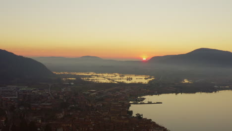 Sunset-footage-of-Iseo-Lake-in-Wintertime