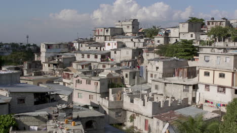 Inclinación-De-Casas-En-La-Ladera-De-Petion-ville,-Que-Es-Un-Barrio-En-Haití