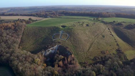 Vista-Aérea-De-La-Corona-De-Wye-De-Tiza,-Ubicada-En-La-Ladera-Del-Valle-De-Wye-Cerca-De-Ashford,-Kent