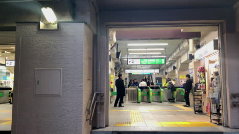 Inside-of-North-gate-of-Hamamatsucho-Station-with-people