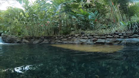 Dies-Ist-GoPro-7-Aufnahme-Einer-Von-Mehreren-Natürlichen-Heißen-Quellen-In-Tabacon-In-Costa-Rica