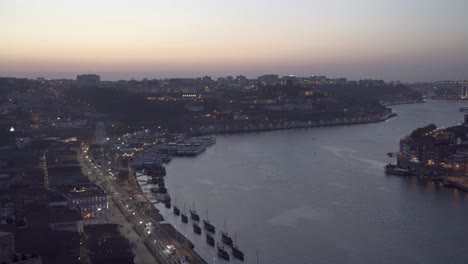 Vista-Panorámica-De-La-Ciudad-De-Porto-En-La-Hora-Azul-De-La-Noche