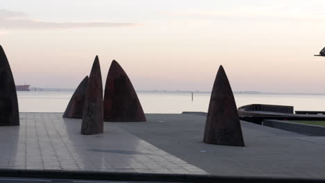 Nordsegel-Skulptur-Geelong,-östlicher-Strand