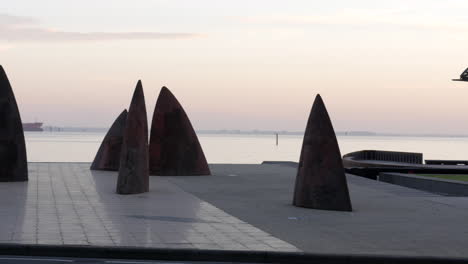 Velas-Del-Norte-Escultura-Geelong,-Playa-Del-Este