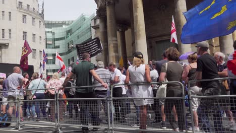 Tommy-Robinson-Vor-Dem-BBC-Studio-In-London