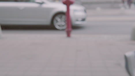 Blurred-image-in-slow-motion-on-a-couple-walking-down-the-street