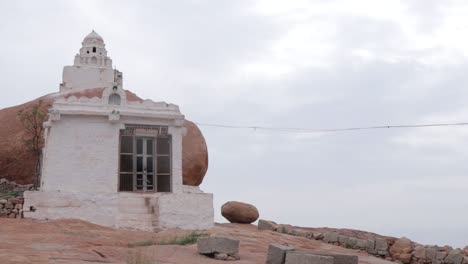 Pequeño-Templo-En-Malyavanta-Parvata-O-Cima-De-La-Colina-En-Hampi,-Karnataka