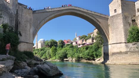Vista-Sobre-El-Puente-Viejo-En-Mostar