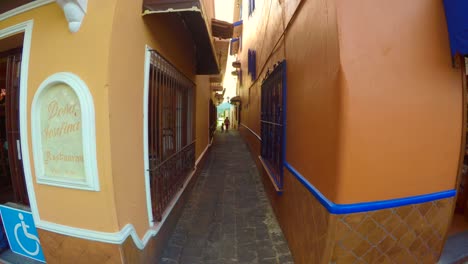 Caminar-Por-Los-Callejones-De-Naolinco-Se-Remonta-Al-Pasado,-Y-Muestra-Su-Arquitectura-Colonial,-En-Cada-Esquina-Hay-Una-Sorpresa