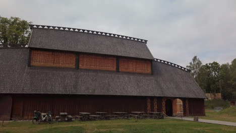 Borre-Longhouse-Ist-Ein-Umgebautes-Langhaus,-Das-Ursprünglich-In-Vestfold,-Norwegen,-Stand