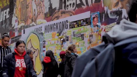 Graffiti-An-Der-Wand,-Straßensprühgrafik-In-Der-Hosier-Lane-Melbourne-Cbd