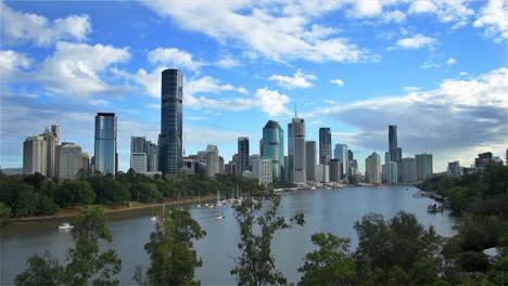 Beautiful-view-from-the-Kangaroo-Point-Cliffs,-down-the-Brisbane-River-towards-Brisbane's-Central-Business-District