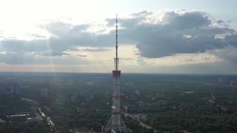 Vista-Aérea-De-La-Torre-De-Radio-En-Kiev,-Ucrania