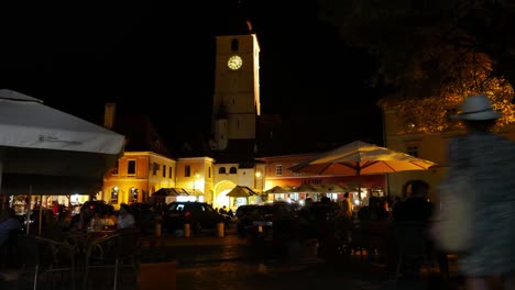 Zeitraffer-Bei-Nacht-Des-Kleinen-Marktes-In-Sibiu,-Rumänien