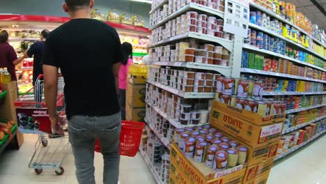 Hyperlapse-Beim-Einkaufen-Im-Supermarkt-In-Kambodscha