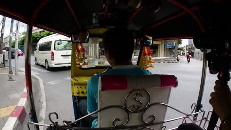 El-Tuk-Tuk-Es-Un-Paseo-Famoso-Para-Viajar-Y-Recorrer-Bangkok-Y-Se-Ve-Principalmente-En-áreas-Turísticas-Y-La-Provincia