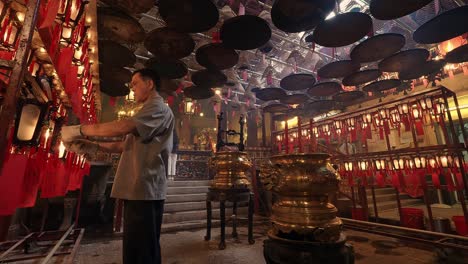 The-largest-Man-Mo-Temple-in-Hong-Kong-is-on-Hollywood-Road-on-Hong-Kong-island