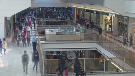 Innenraum-Des-Einkaufszentrums-Brent-Cross-Im-Norden-Von-London-Mit-Menschen-Beschäftigt