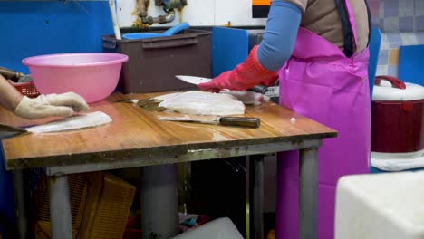 merchant-make-sushi-from-live-fish-in-Korean-seafood-market-in-busan-people-buy-and-sell-fresh-seafood-and-fish-in-seafood-market-in-south-korea