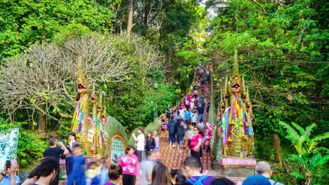 Chiang-Mai-Tailandia,-Alrededor-De:-Timelapse-Wat-Phra-That-Doi-Suthep-Es-Una-Atracción-Turística-De-Chiang-Mai,-Tailandia