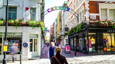 Londres,-Inglaterra,-Circa:-Zona-Comercial-Timelapse-En-Carnaby-Street-En-Londres,-Inglaterra