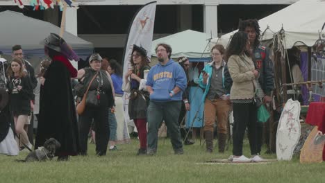 Warenverkäufer-Auf-Einer-Renaissance-Messe,-Philadelphia-Renaissance-Fair,-Fort-Mifflin,-Pennsylvania