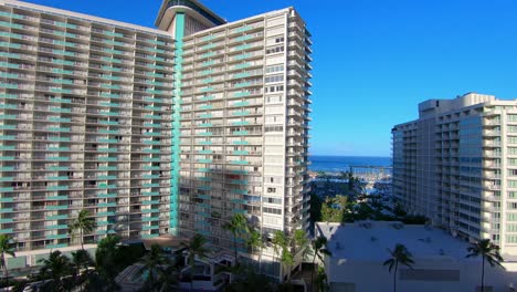 Luxury-buildings-on-the-beach-in-Hawaii