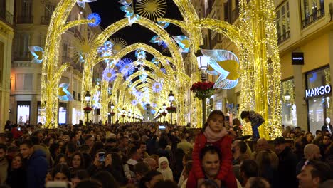 Overcrowded-Calle-Larios-during-Christmas-light-show