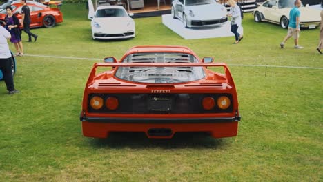 Toma-En-Movimiento-De-La-Fascia-Trasera-Y-El-Alerón-De-Un-Ferrari-F40