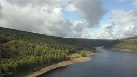 One-of-the-many-reservoirs-of-the-Peak-District-area,-here-seen-from-up-high