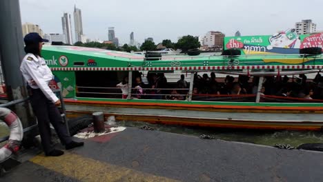 Wasserwege-In-Bangkok-Wurden-In-Der-Antike-Genutzt,-Nebenflüsse-Und-Kanäle,-Die-Mit-Dem-Chaophraya-Fluss-Verbunden-Waren