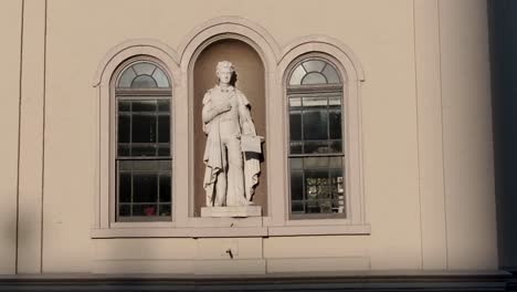 Estatua-De-Robert-Fulton-En-La-ópera-De-Fulton,-Inventor-Del-Barco-De-Vapor