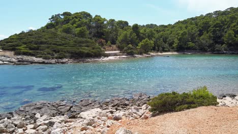 Schwenkansicht-Der-Meerenge-über-Soline-Auf-Der-Insel-Mljet-In-Kroatien-In-Der-Adria