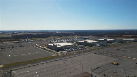 Flying-toward-the-Google-plant-in-Clarksville,-Tennessee