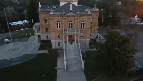 Aerial-Shot-Flying-Backwards-From-Placer-County-Courthouse-Auburn