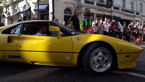 Amarillo-Ferrari-288-Gto-Conducción-Gumball-3000-Reunión-De-Rally-De-Lujo-Londres