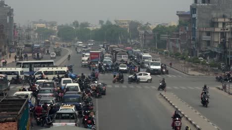 Katmandú,-Nepal---5-De-Abril-De-2021:-Las-Concurridas-Calles-Y-El-Smog-De-La-Ciudad-De-Katmandú-En-Nepal