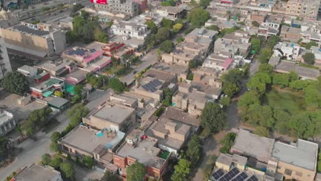 Blick-Aus-Der-Luft-Auf-Die-Stadt-Lahore-In-Pakistan-Mit-Nach-Oben-Geneigter-Sicht