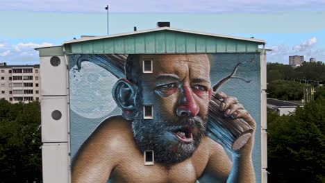 Graffiti-Kunst-Eines-Starken-Kaukasischen-Bärtigen-Mannes-An-Der-Wand-Eines-Wohnhauses
