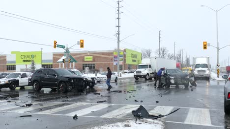 Colisión-De-Vehículos-Graves-Coches-Destrozados-En-Brampton-Cruce-De-Tráfico-Canadá