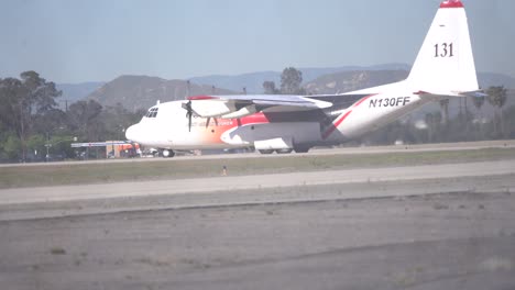 Avión-De-Carga-Militar-C130-De-Extinción-De-Incendios