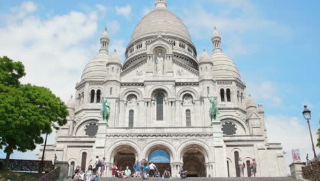 Sacré-Coeur-Basilica,-Paris-footage-shot-from-low-angle-during-daytime