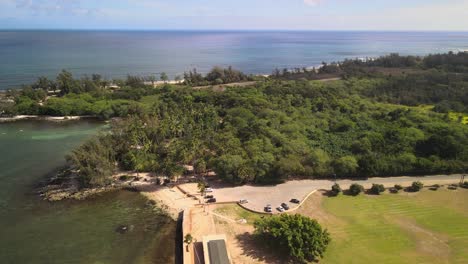 Drohnenansicht-Einer-Verlassenen-Landebahn-In-Haleiwa-Hawaii