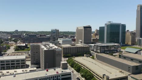 Pan-Right-Reveals-Omaha,-Nebraska-Skyline-on-Clear-Summer-Day