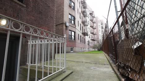 Abandoned-backyard-in-Brooklyn-United-States-Of-America,-New-York-neighbourhood